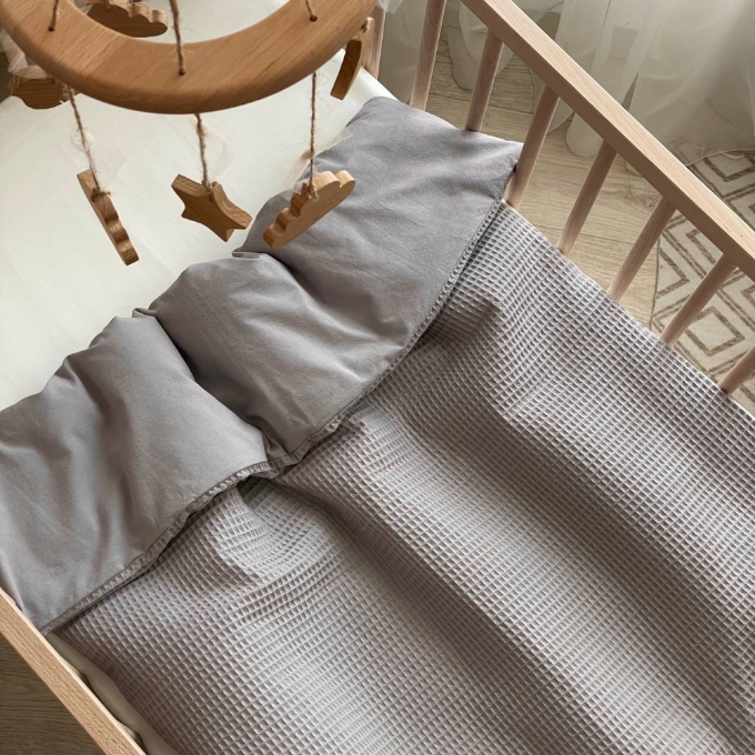 Paturica bebe din satin si stofa de vafe cu pilota, gri (6)
